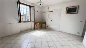 FRAZIONE VALENZANI -CASA INDIPENDENTE CON GIARDINO
