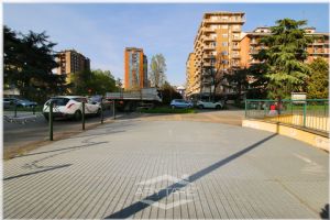 Box auto vendita Torino Piazza Guala