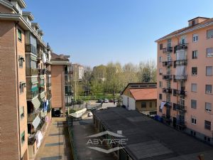 Trilocale ristrutturato piano alto Nichelino centro