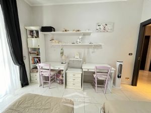 Trilocale ristrutturato piano alto Nichelino centro