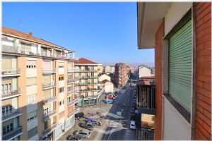 Bilocale ultimo piano panoramico centro Nichelino