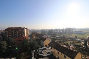 Bilocale ultimo piano panoramico centro Nichelino
