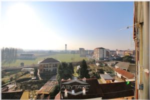 Bilocale ultimo piano panoramico centro Nichelino