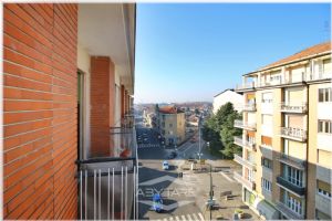 Bilocale ultimo piano panoramico centro Nichelino