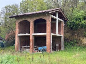 Cascina Indipendente con Terreno a Valmaggiore