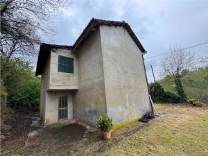 Cascina Indipendente con Terreno a Valmaggiore