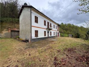 Cascina Indipendente con Terreno a Valmaggiore