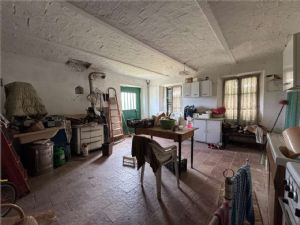 ROCCA D’ARAZZO (AT) – CASCINA LIBERA SU 4 LATI