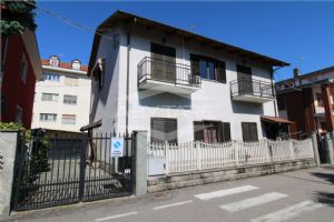 BEINASCO PORZIONE DI BIFAMILIARE AL PIANO TERRENO