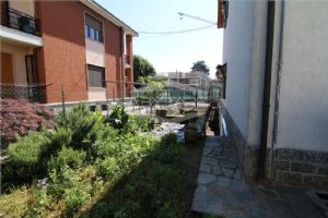 BEINASCO PORZIONE DI BIFAMILIARE AL PIANO TERRENO
