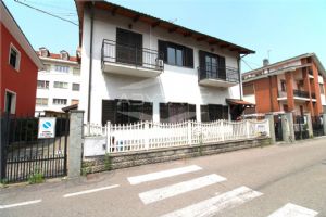 BEINASCO PORZIONE DI BIFAMILIARE AL PIANO TERRENO