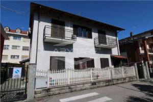 BEINASCO PORZIONE DI BIFAMILIARE AL PIANO TERRENO