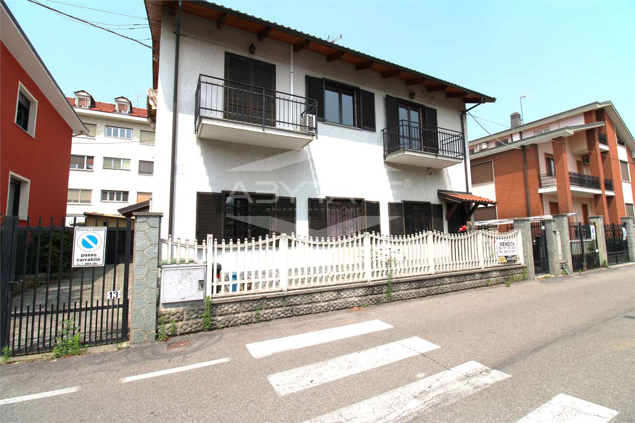 BEINASCO APPARTAMENTO AL PRIMO PIANO CON TERRAZZO