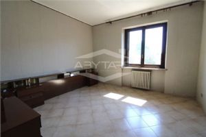 BEINASCO APPARTAMENTO AL PRIMO PIANO CON TERRAZZO