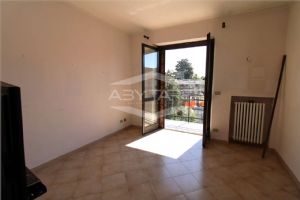 BEINASCO APPARTAMENTO AL PRIMO PIANO CON TERRAZZO