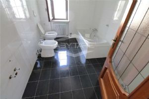 BEINASCO APPARTAMENTO AL PRIMO PIANO CON TERRAZZO