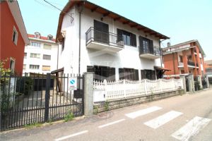 BEINASCO APPARTAMENTO AL PRIMO PIANO CON TERRAZZO
