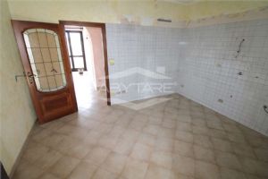 BEINASCO APPARTAMENTO AL PRIMO PIANO CON TERRAZZO