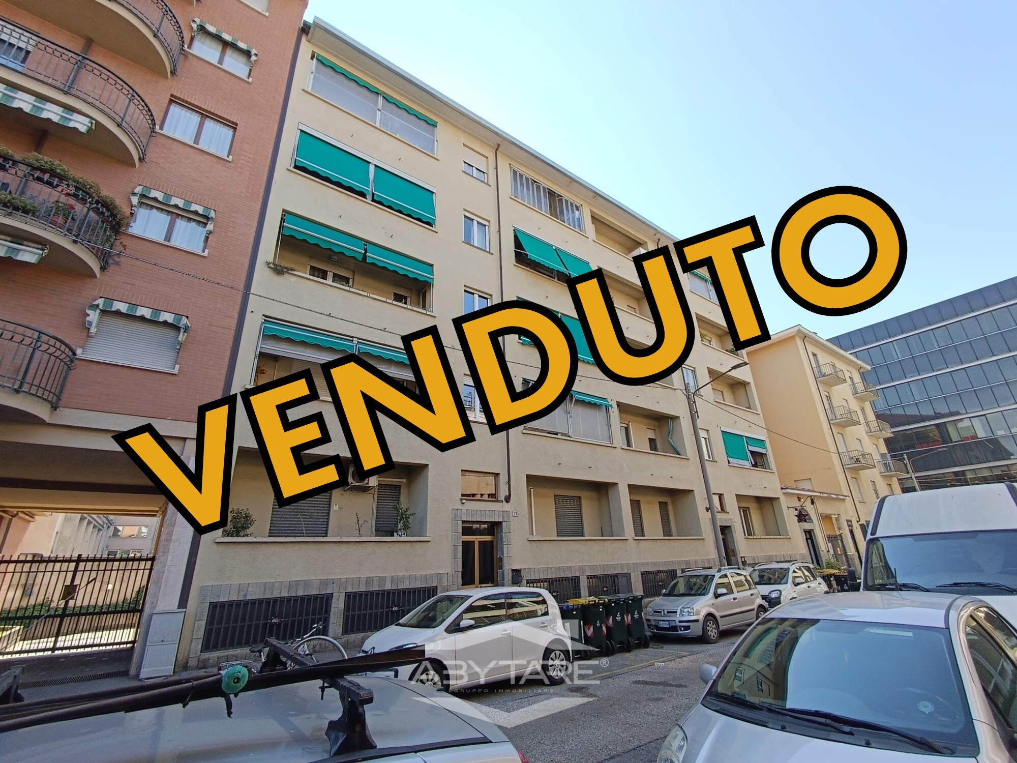 PRESSI PIAZZA CARDUCCI AMPIO 2 LOCALI
