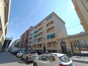 PRESSI PIAZZA CARDUCCI AMPIO 2 LOCALI