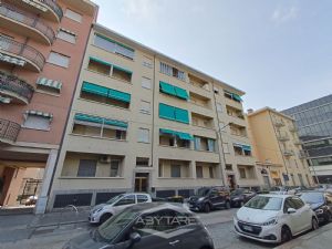 PRESSI PIAZZA CARDUCCI AMPIO 2 LOCALI