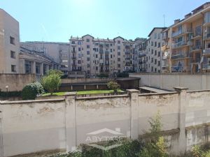 PRESSI PIAZZA CARDUCCI AMPIO 2 LOCALI
