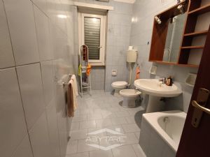 PRESSI PIAZZA CARDUCCI AMPIO 2 LOCALI