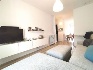 TRILOCALE CON DOPPIA ESPOSIZIONE