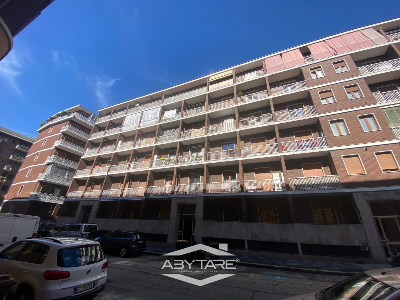 AMPIO 3 LOCALI IN CONTESTO SIGNORILE