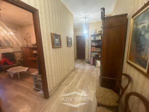 AMPIO 3 LOCALI IN CONTESTO SIGNORILE