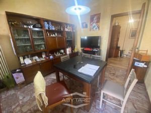 AMPIO 3 LOCALI IN CONTESTO SIGNORILE