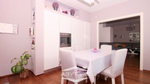 Ampia villa con giardino