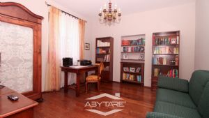 Ampia villa con giardino
