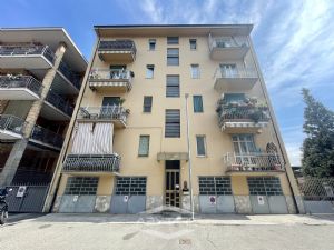 3 locali vendita Moncalieri Via Piave 5