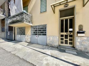 3 locali vendita Moncalieri Via Piave 5