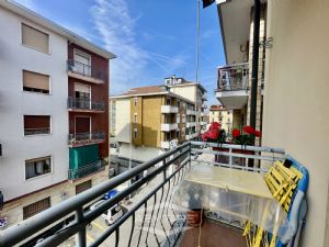3 locali vendita Moncalieri Via Piave 5