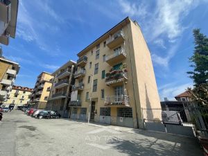 3 locali vendita Moncalieri Via Piave 5