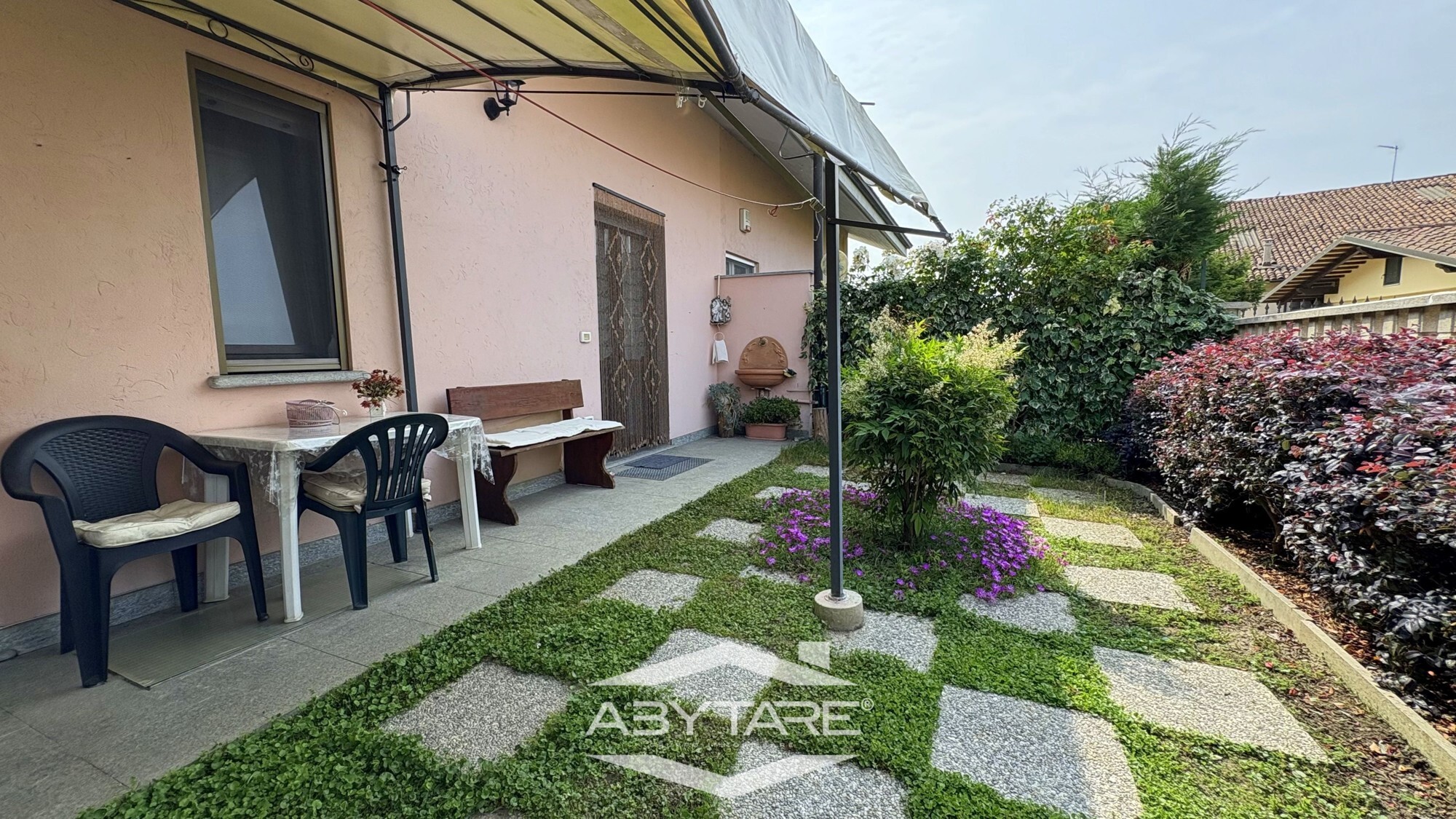 Casa semindipendente con giardino