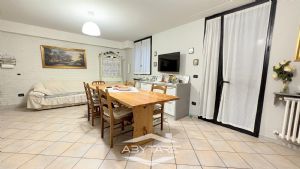 Casa semindipendente con giardino