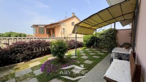 Casa semindipendente con giardino