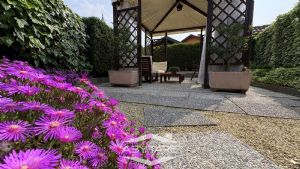 Casa semindipendente con giardino