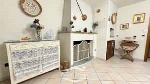 Casa semindipendente con giardino