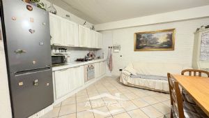 Casa semindipendente con giardino