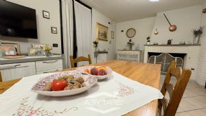 Casa semindipendente con giardino