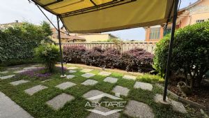 Casa semindipendente con giardino