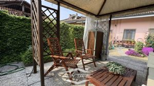 Casa semindipendente con giardino