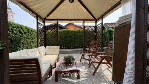 Casa semindipendente con giardino