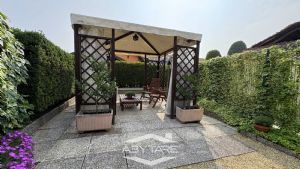 Casa semindipendente con giardino