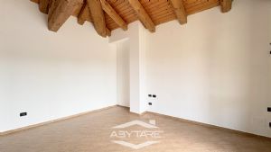 Casa indipendente su tre lati