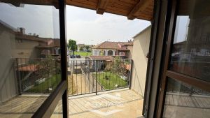 Casa indipendente su tre lati
